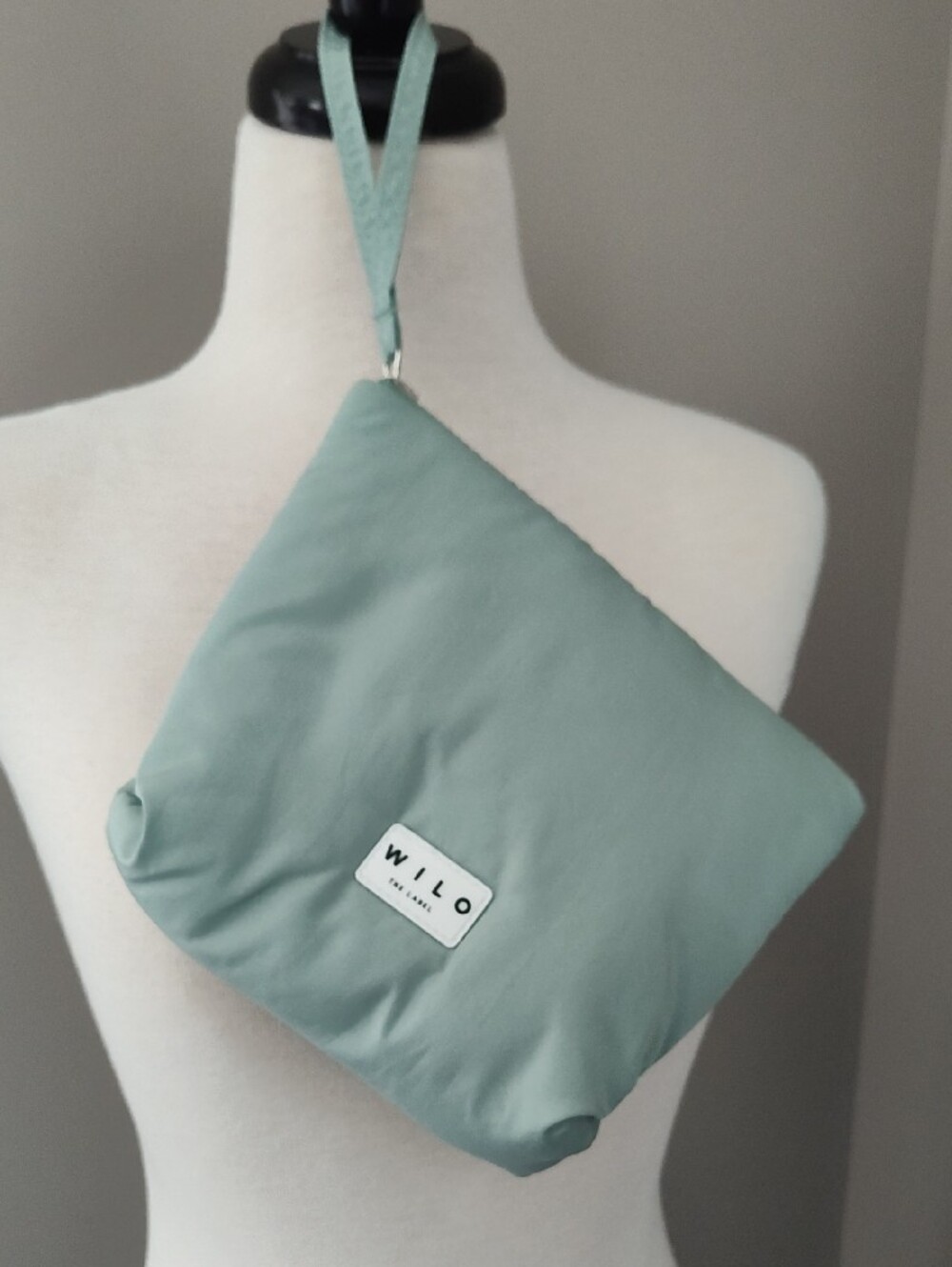 Wilo Puffy Zippered Shoulder Tote Bag in Sage Green With Extra Matching Case - Picture 7 of 16